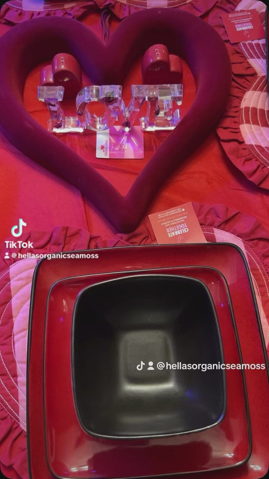 VALENTINE TABLE MAT AND SALT & PEPPER SET(DISHES NOT INCLUDED)